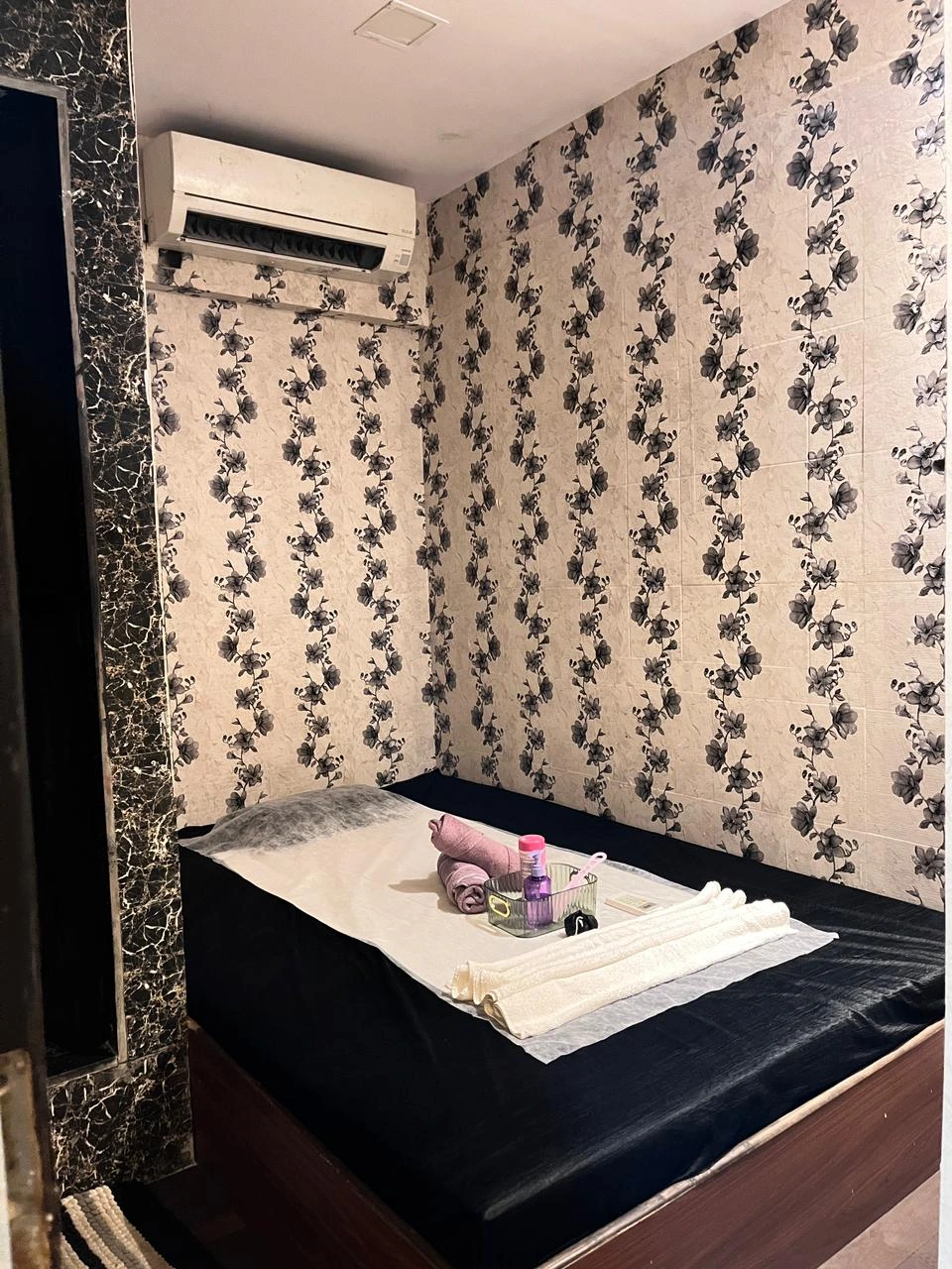Private couple spa suite in Jaipur