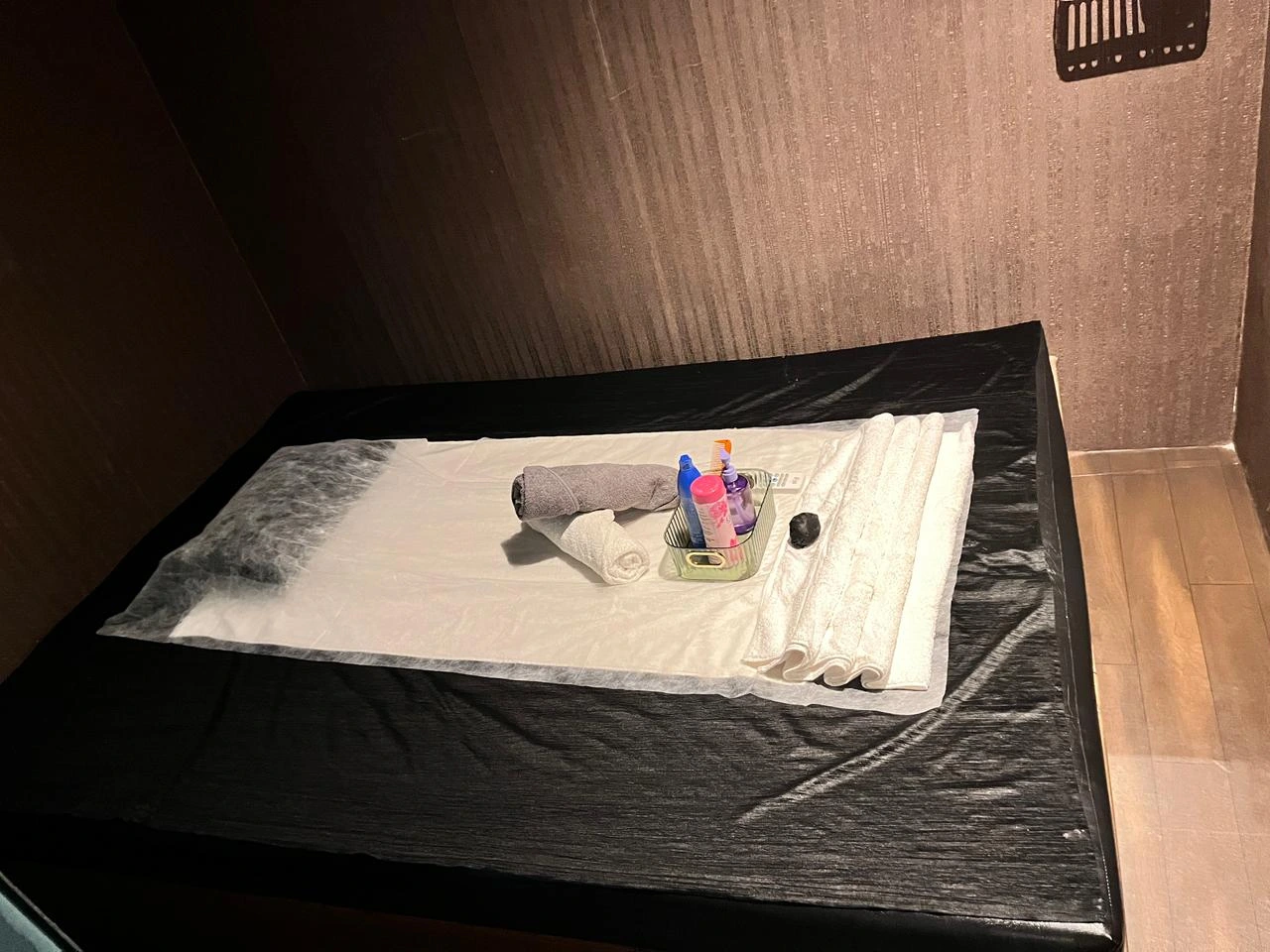 Swedish oil massage with aromatic oils in Jaipur
